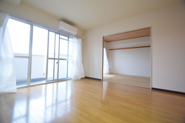コーポレート西船橋の寝室|明るい部屋です