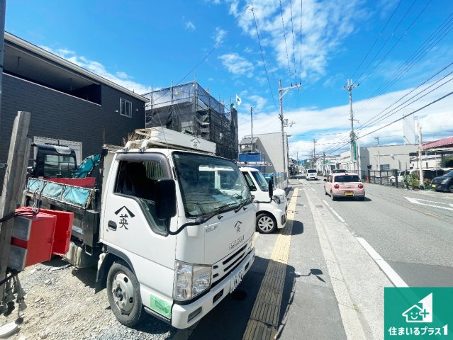 揖保郡太子町鵤　第6期　新築一戸建ての前面道路含む現地写真|周辺は閑静な住宅街！前面道路広々で車の出し入れも便利です。駐車が苦手な方でも安心して車庫入れできます！