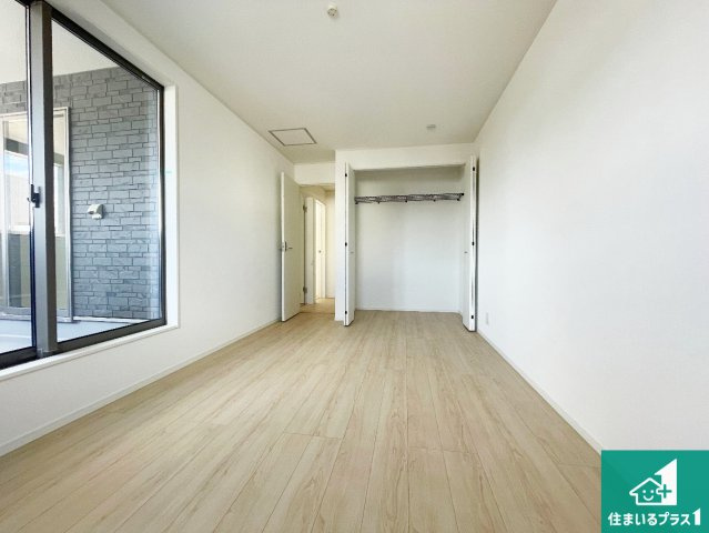 揖保郡太子町鵤　第6期　新築一戸建ての洋室|収納スペースが充実しているので子供の成長に合わせてたくさん収納ができます！家族構成に合わせた様々な活用ができる収納！