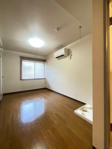 駒場東大前　山形屋ビル　駅近　室内洗濯機置場　バストイレ別の居間・リビング