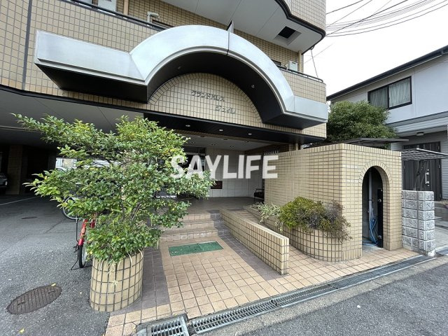 グランド・パレスジュイレーのエントランス