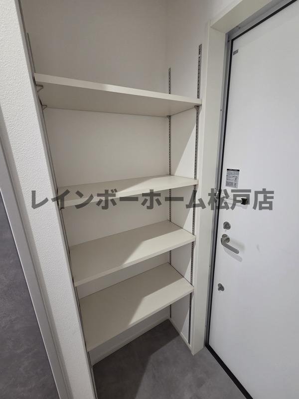 KT松戸六実の玄関
