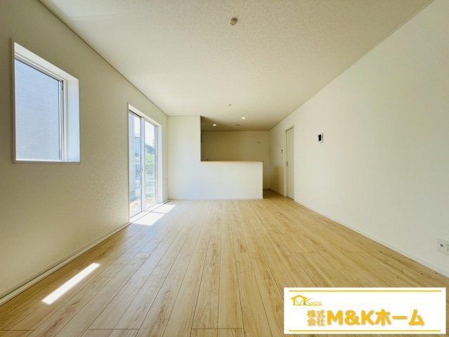 半田市乙川源内林町2丁目　全2棟　1号棟の居間・リビング|LDK16帖☆