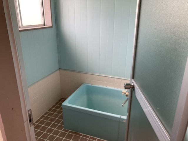 藤田倉庫兼作業所の浴室