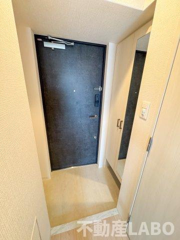 エスリード大阪エヴォルツの玄関