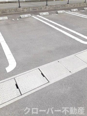 ラブ・ラ・ドールＢの駐車場