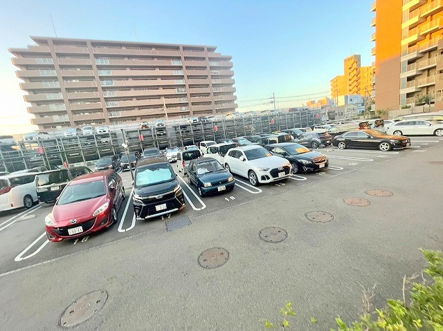 ブランズシティ上新庄の駐車場