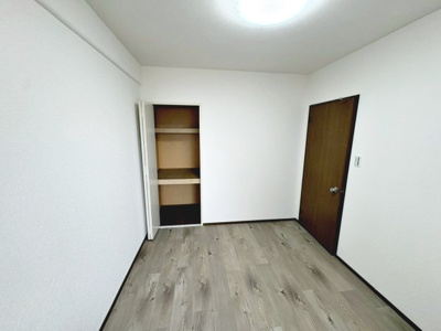 【洋室】 | メゾンドール諏訪森