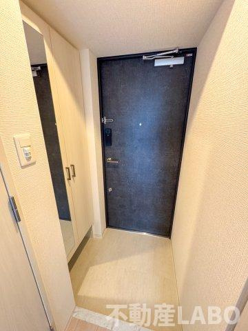 エスリード大阪エヴォルツの玄関
