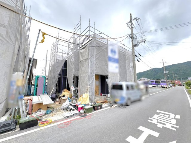 限定３区画分譲◆収納充実のオール電化３ＬＤＫ住宅◆並列駐車２台可能◆リーブルガーデン亀岡篠町篠上西裏の外観|１号棟外観（現在建築中：写真撮影令和８年６月９日）