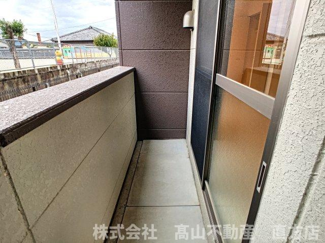 直方市大字感田のアパートのバルコニー