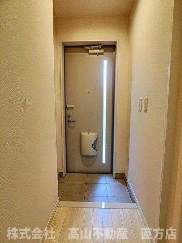 直方市大字感田のアパートの玄関