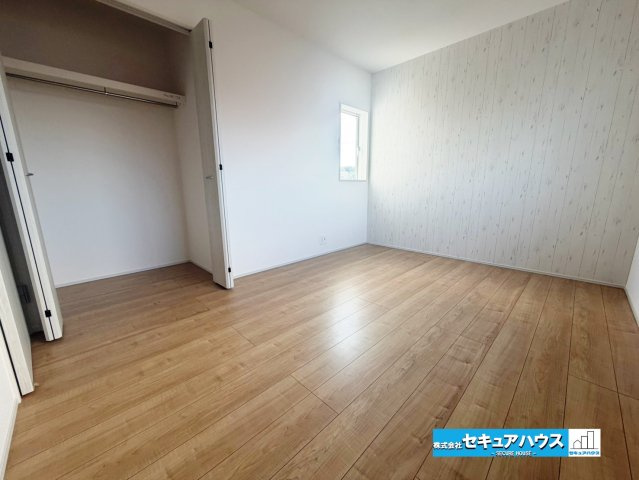 【同施工物件ご案内可能】知多市新知東町　全2棟の内観：施工例|【洋室イメージ】
◆広々とした居住空間は日々の暮らしを彩り、心のやすらぎと満足感を与えてくれます。通風と採光を考慮した設計は子供たちはのびのび育ち、家族でくつろぎと団らんを生み出します。