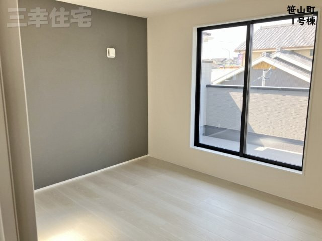 碧南市笹山町　2棟建ての寝室|主寝室7帖南向き