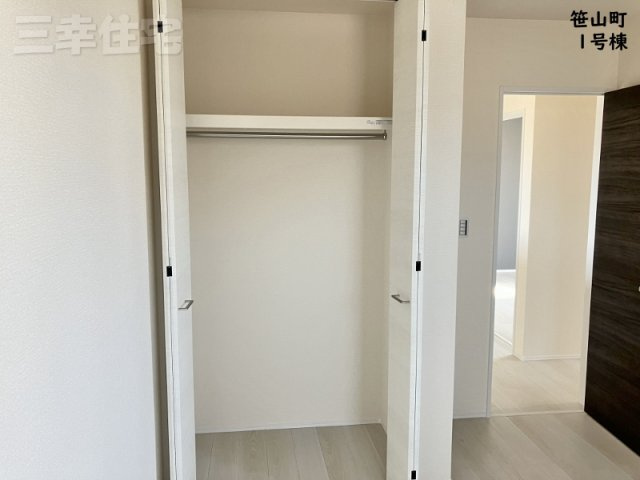 碧南市笹山町　2棟建ての収納|洋室の収納