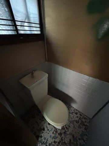 緑区平子が丘平屋戸建のトイレ