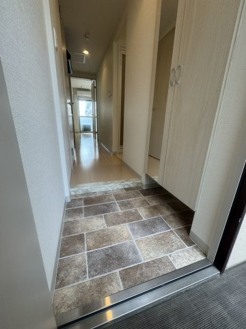 横浜市中区蓬莱町３丁目の賃貸マンションの玄関