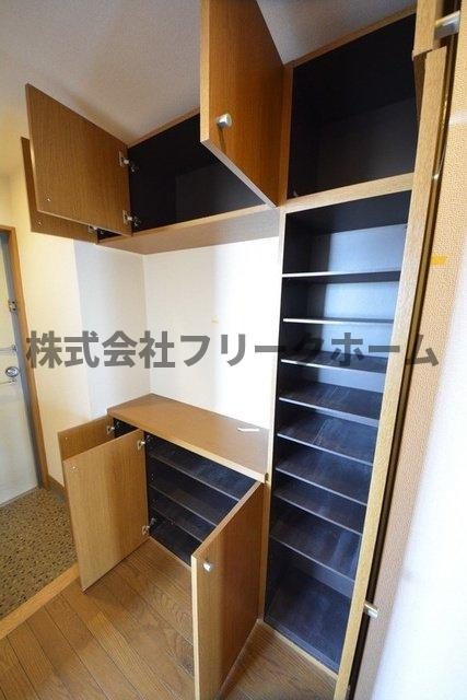 武蔵野市境南町５丁目の賃貸マンションの玄関