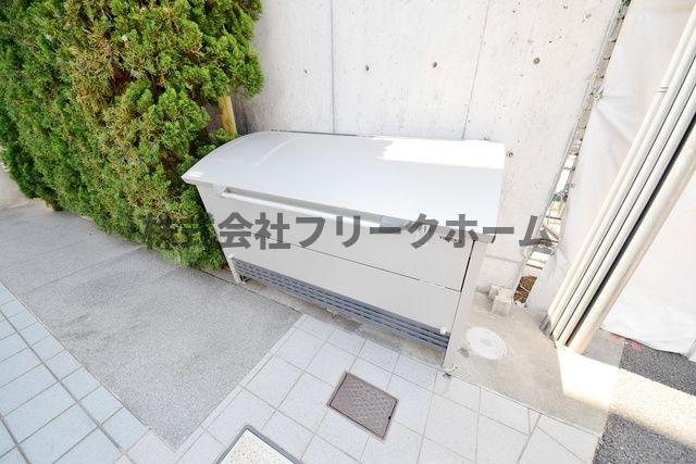 武蔵野市境南町５丁目の賃貸マンションのエントランス
