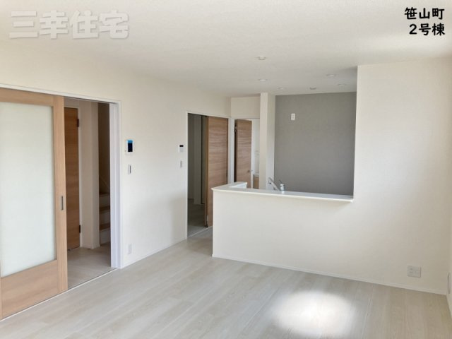 碧南市笹山町　２棟建ての居間・リビング|リビングダイニング16帖南向きです！