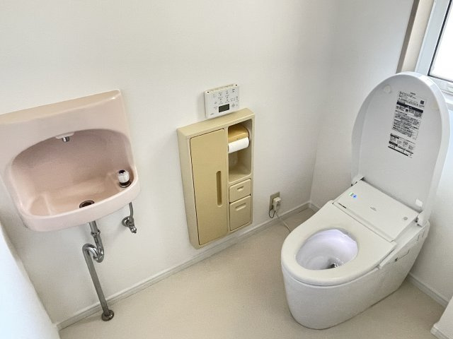 丹波篠山市住吉台の中古一戸建のトイレ