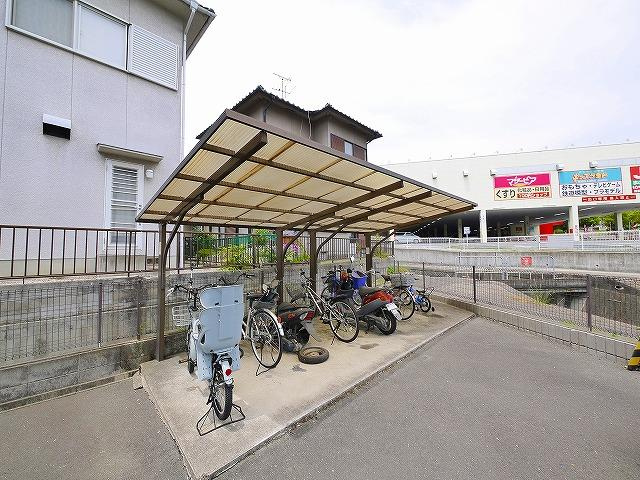 ピック小明のその他共用部分|屋根付き駐輪場です。