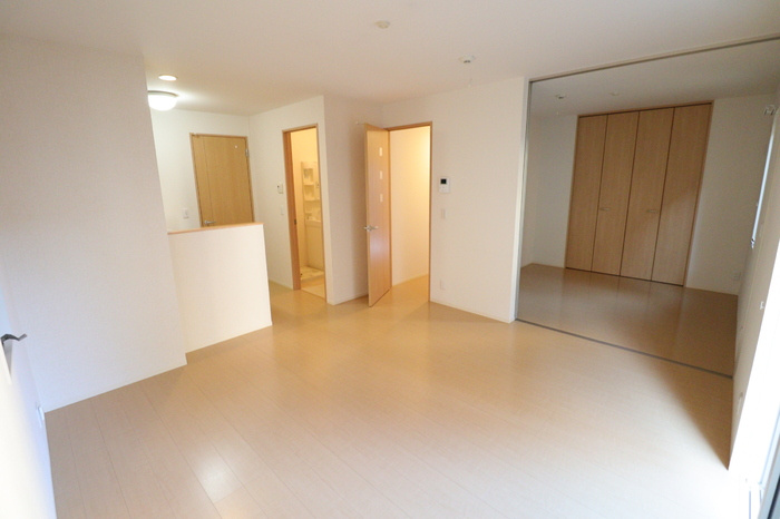 川崎市多摩区宿河原４丁目のアパートの居間・リビング|居室