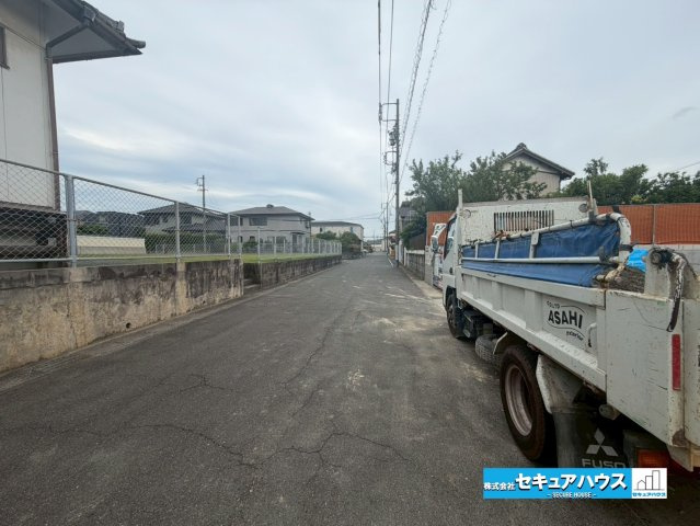 【同施工物件ご案内可能】知多市新知東町　全2棟の前面道路含む現地写真|事前予約にて現地ご見学いただけます！お気軽にお問い合わせください♪
■株式会社　セキュアハウス■
住宅ローンに強く、知識、経験豊富なスタッフ在籍
お客様に寄り添い、ご成約後もサポート致します。