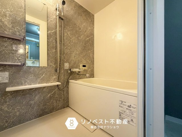 レック鴻池マンションの浴室|過去にリフォーム歴がございます◎
清潔感があり、1日の疲れがしっかり取れそうですね♪