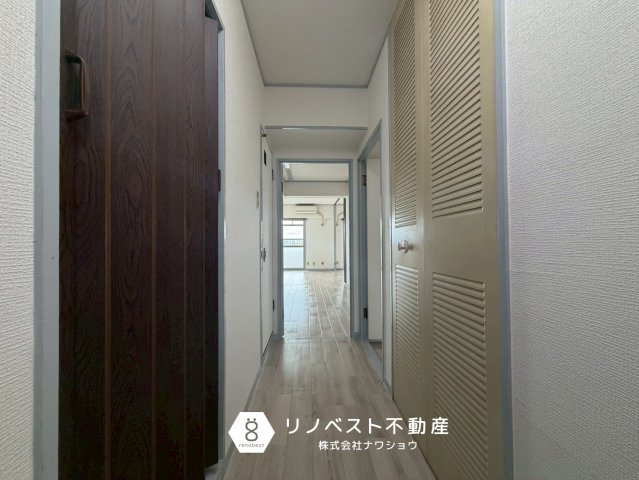 レック鴻池マンションの玄関|【リノベスト不動産】女性スタッフ・男性スタッフ共に活躍中！

