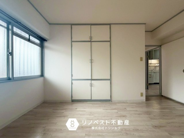 レック鴻池マンションの洋室|約６帖の洋室♪
生活空間と離れているので、書斎などにおすすめです◎