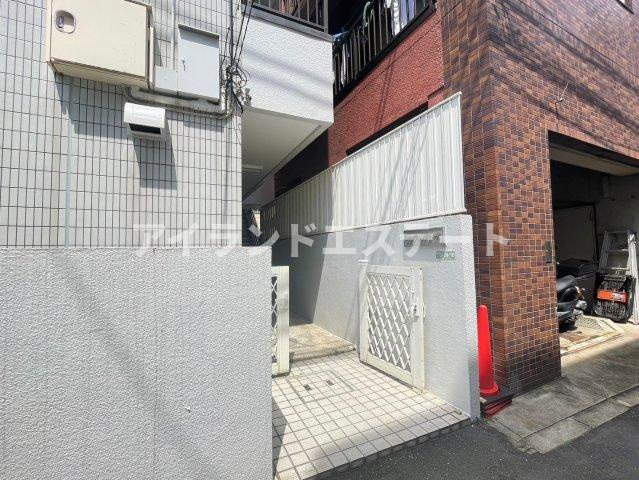 サンブリッジコーポ　バストイレ別　温水洗浄便座　陽当たり良好のエントランス