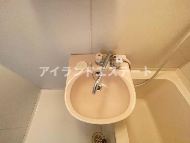 サンブリッジコーポ　バストイレ別　温水洗浄便座　陽当たり良好の洗面所|※別号室参考写真