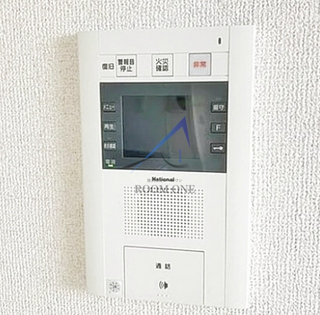 柳原池上マンションの設備|モニター付きインターホンです。