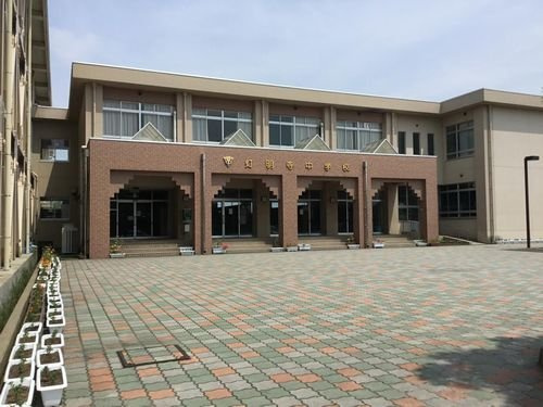 アベニューサイドテラスの周辺|灯明寺中学校まで140m