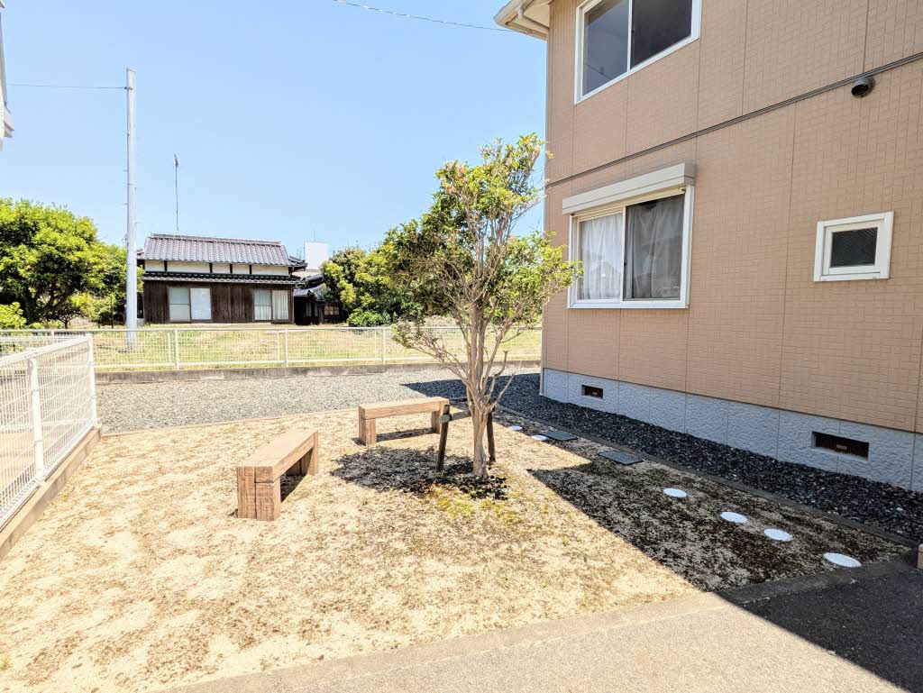 ブランシェ野原A棟の庭