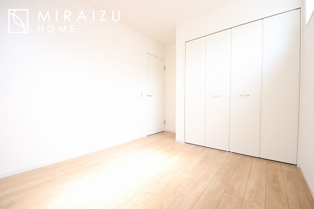 【収納】 | 収納力も自慢です。お洋服がお好きなお客様も多いですよね、衣替えをしなくてもお洋服をしまっておけそうなくらいの広さですね！