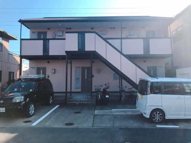 ラークの駐車場