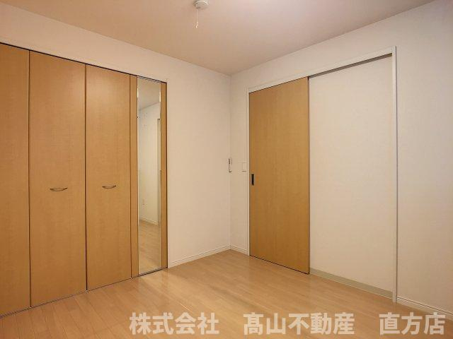 直方市大字感田のアパートの居間・リビング