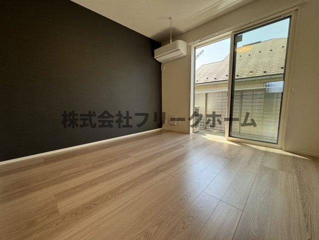 小金井市緑町５丁目のアパートの居間・リビング