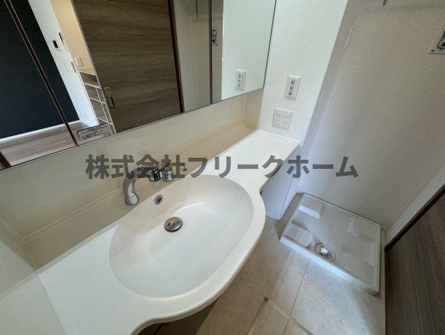小金井市緑町５丁目のアパートの洗面所