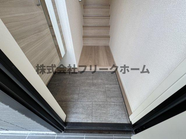 小金井市緑町５丁目のアパートの玄関