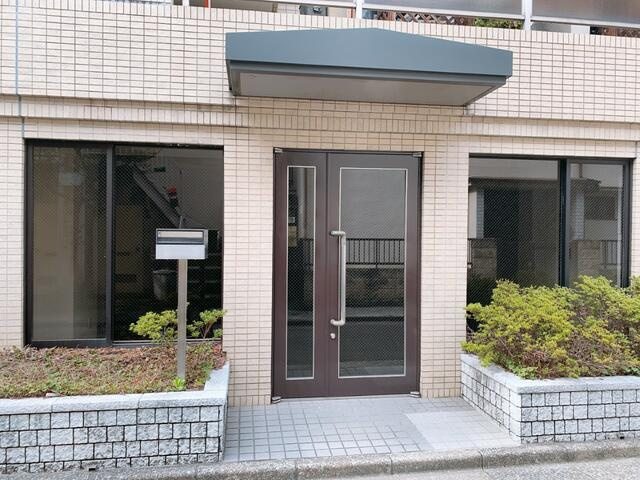 【エントランス】 | ロイヤルコート目黒 | 清潔なエントランスです
