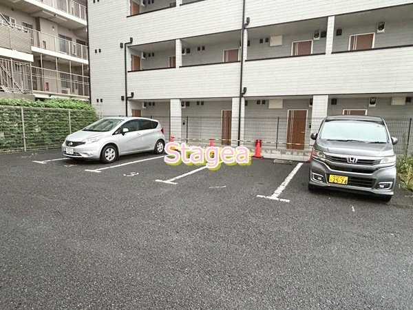 メゾン・ド・モエの駐車場