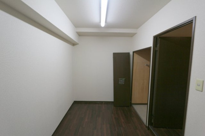【洋室】 | フェルティ豊中 | 写真は反転タイプとなり、実際のお部屋とは異なります