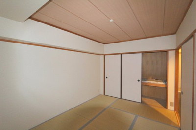 【和室】 | フェルティ豊中 | 写真は反転タイプとなり、実際のお部屋とは異なります