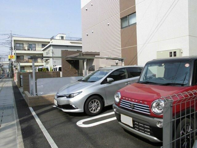 クレメント武蔵浦和の駐車場