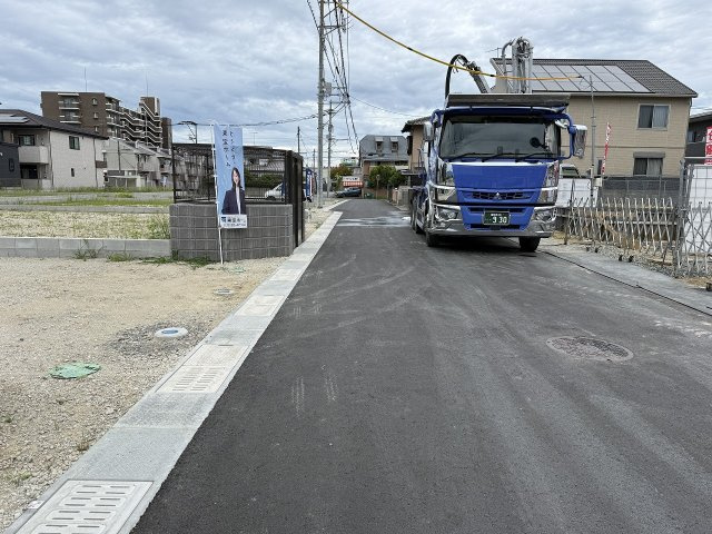 高田5丁目　新築戸建　4棟の前面道路含む現地写真