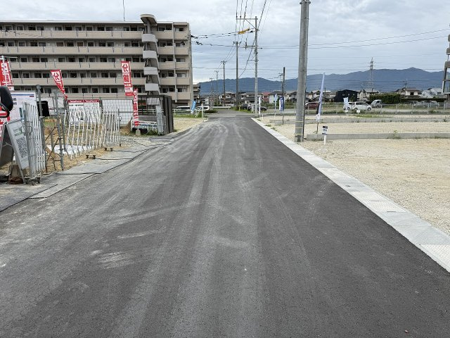 高田5丁目　新築戸建　4棟の前面道路含む現地写真