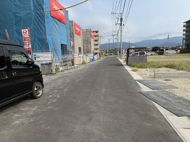 高田5丁目　新築戸建　4棟の前面道路含む現地写真
